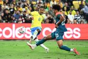 Raphinha, liberado por Brasil por una lesión, regresa a Barcelona