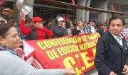 Maestros marchan en La Paz contra el decreto del diésel y de las medidas económicas del Gobierno