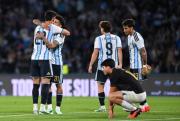 Bolivia vuelve a tropezar con sus errores y cae 4 a 0 ante Argentina
