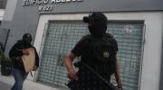 Policía retira documentos y paquetes tras allanar vivienda de Del Castillo en La Paz