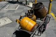 “No llega con normalidad”: escasez de GLP afecta a vendedoras y cocineras de La Paz