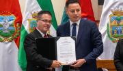 José Armando Urioste jura como fiscal general del Estado interino