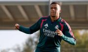 Kylian Mbappé se ejercita al margen del equipo y a la espera de su recuperación