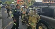 Bajo fuerte resguardo policial, trasladan a Cochabamba a extranjero acusado de intentar asesinar a una mujer y a su hija