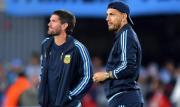 Di María, Paredes y otros excampeones acompañaron a Messi en su despedida