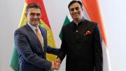 Primera reunión entre el embajador de India Rohit Vadhwana y el presidente Rodrigo Paz Pereira