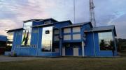 ATT niega persecución política y afirma que revocó seis frecuencias de Radio Kawsachun Coca por incumplimientos legales y técnicos