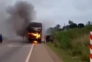 Bus que transportaba estudiantes de Odontología se incendia en San Rafael de Velasco