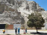 Desprendimiento de tierra y piedras en Achumani moviliza a equipos municipales; descartan heridos