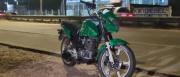 Indagan si delincuentes abandonaron una moto usada para huir tras atracar una joyería en Santa Cruz