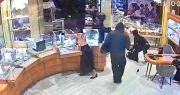 Dictan arresto domiciliario para la mujer acusada de complicidad en atraco a joyería