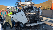 Dos personas perdieron la vida y otras dos resultaron heridas tras choque de minibús contra un camión en la ruta La Paz