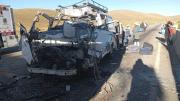 Choque entre un minibús y un camión en la ruta La Paz