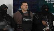 Policía presenta a un colombiano al que le incautaron armas, oro y más de medio millón de dólares