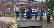 Loza participa en entrega de puente en una OTB y alcalde de Villa Tunari dice que la obra no es “muy grande”