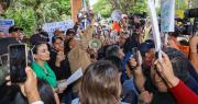 Salubristas protestan en la Gobernación cruceña y Aguirre invita a la dirigencia a viajar a La Paz para exigir el pago