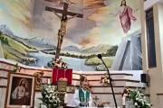 SACERDOTE MUERE APLASTADO POR UN CRUCIFIJO EN PLENA MISA: Delante de sus fieles en Guayaquil, Ecuador