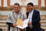 Paz firma convenio con 85 alcaldías para antenas Starlink en unidades educativas