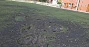 Cazador Urbano: Deportistas denuncian huecos y el mal estado de una cancha de césped sintético en La Paz