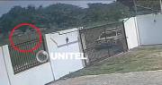 Video: Cámara capta a sicarios abandonando el vehículo robado tras doble asesinato