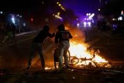 Jóvenes convocados por redes sociales provocan saqueos y destrozos en el centro de Barcelona