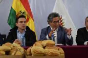 Gobierno y panificadores acuerdan mantener el precio del pan con la venta de harina a Bs 310 el quintal