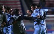 Bolívar remonta y gana sufriendo 2-1 a FC Universitario