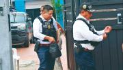 La Policía busca a Jhonny y este denuncia que su libertad está en riesgo