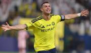 Cristiano Ronaldo celebra el premio BOAT con un triplete