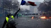 Francia se asoma a la recesión en plena oleada de protestas