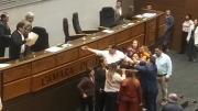 Castro se da reelecto en Diputados por aclamación en medio gritos y denuncias de nulidad